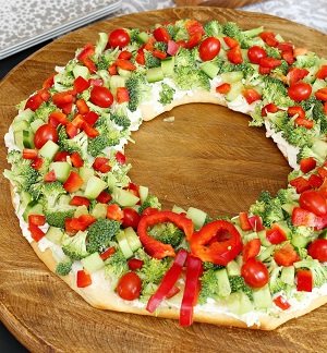 Christmas Wreath Veggie Pizza Christmas Wreath Veggie Pizza