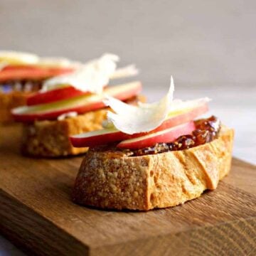 Apple Crostini with Fig Jam and Pecorino Apple Crostini with Fig Jam and Pecorino
